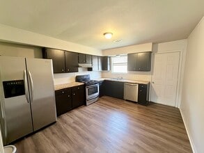 1007 W Hendrix St, Unit 1007 in Rogers, AR - Foto de edificio - Building Photo