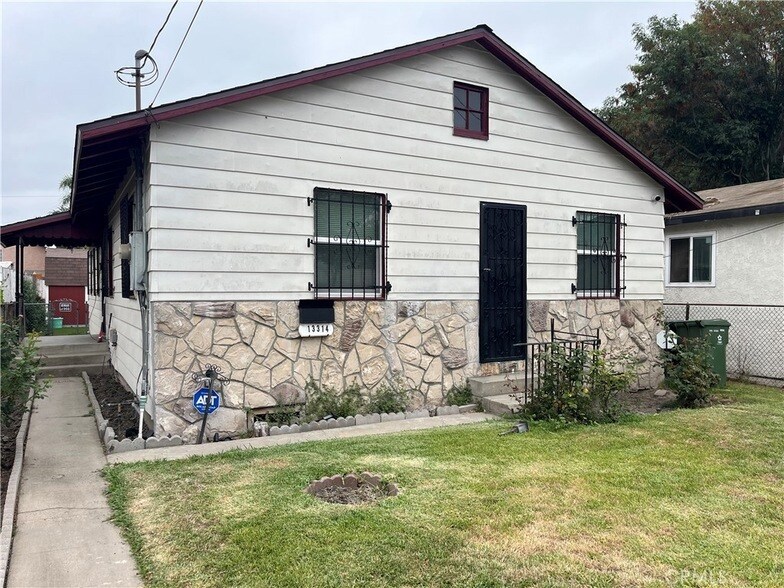 13314 S Oleander Ave in Compton, CA - Building Photo