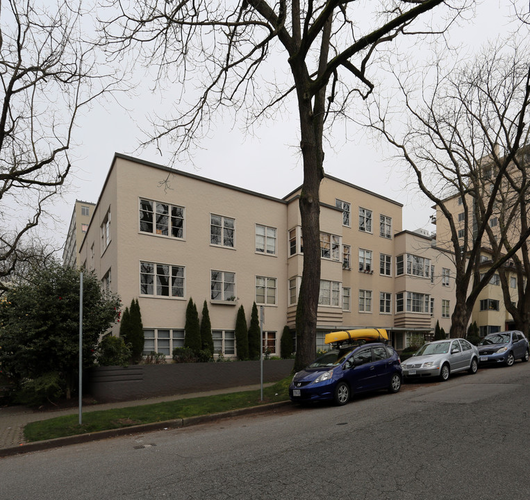 Seacrest Apartments in Vancouver, BC - Building Photo