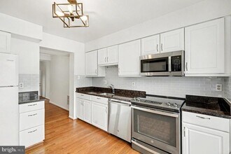 5502 Lakewhite Ct in Fairfax, VA - Building Photo - Building Photo