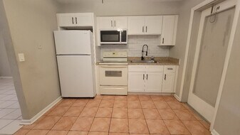 221 Cape Coral Pky E, Unit A in Cape Coral, FL - Building Photo