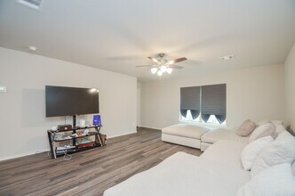 2250 Yelverton Ter Trl in Spring, TX - Foto de edificio - Building Photo
