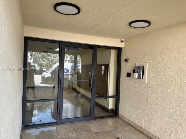 1250 Lincoln Rd in Miami Beach, FL - Building Photo - Building Photo