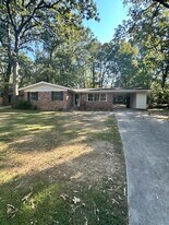 201 Hiawatha Dr in Little Rock, AR - Building Photo