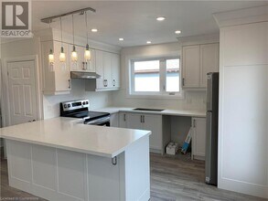 114 Warren Ave in Hamilton, ON - Building Photo - Building Photo
