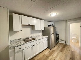 53 Pennacook St in Manchester, NH - Building Photo