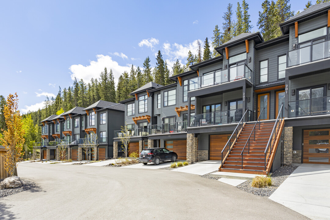 The Courtyard in Canmore, AB - Building Photo