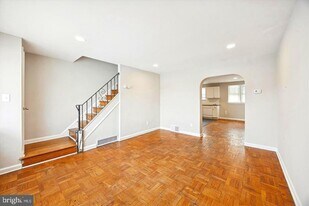 682 2nd Ave in Bristol, PA - Building Photo