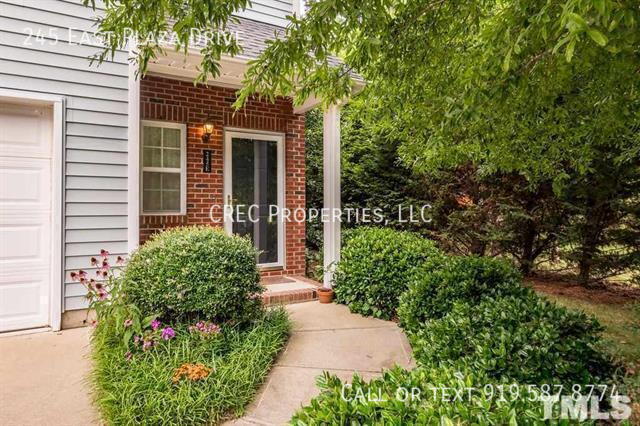 245 Plaza Dr in Chapel Hill, NC - Building Photo