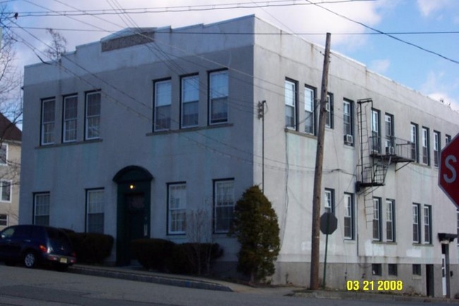 51 Berry St in Dover, NJ - Building Photo - Building Photo