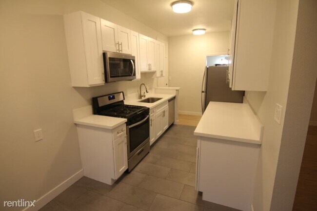 1317 N Bronson Ave in Los Angeles, CA - Foto de edificio - Building Photo