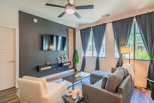 15501 N Dial Blvd in Scottsdale, AZ - Building Photo