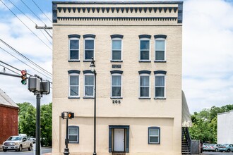 205 N Main St in Harrisonburg, VA - Building Photo - Building Photo