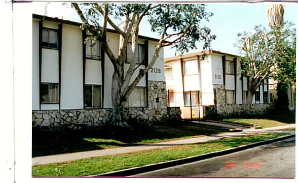 2126-2130 W El Segundo Blvd in Gardena, CA - Foto de edificio - Building Photo