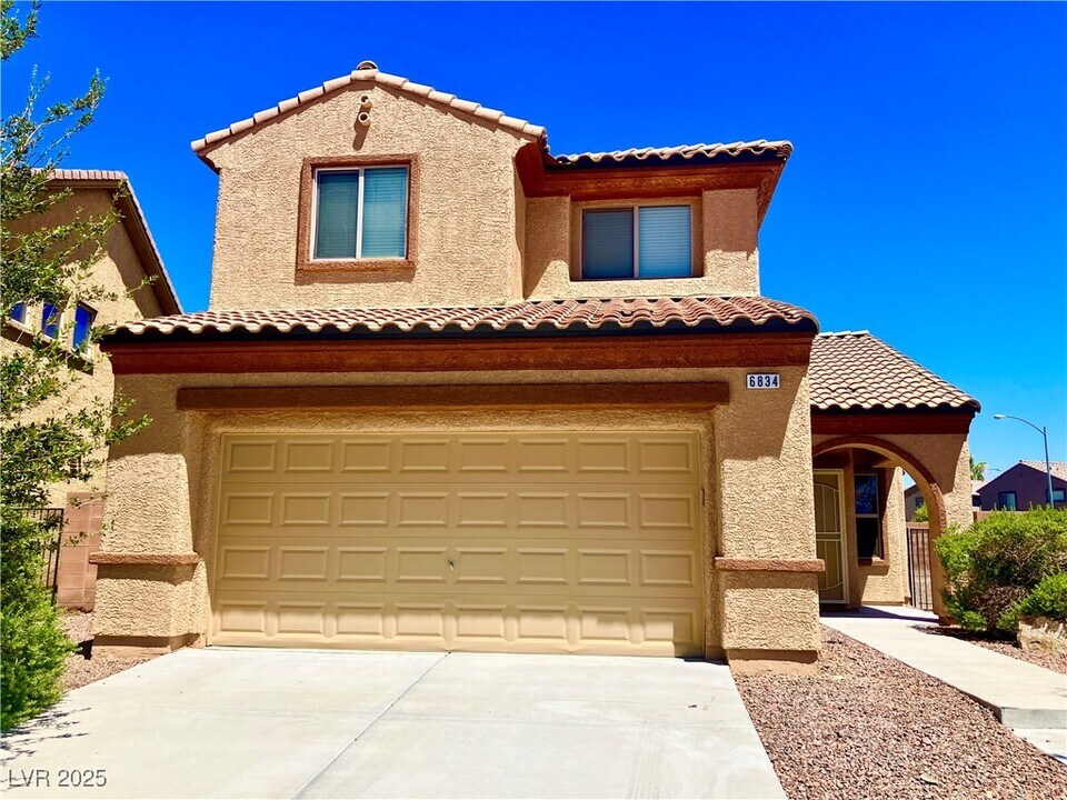 6834 Desert Thrasher Dr in North Las Vegas, NV - Building Photo