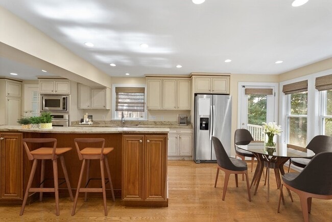 303 Upland Ave in Newton, MA - Building Photo - Building Photo
