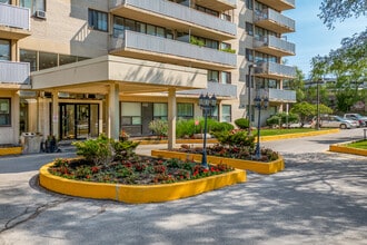 Sunrise Towers in Toronto, ON - Building Photo - Building Photo