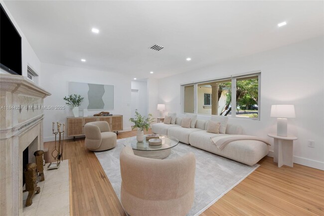 5211 Granada Blvd in Coral Gables, FL - Building Photo - Building Photo