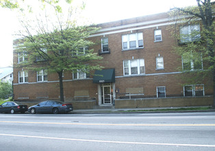 6921 Georgia Ave NW in Washington, DC - Foto de edificio - Building Photo