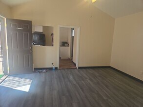 561 E 20th St in Long Beach, CA - Building Photo - Building Photo