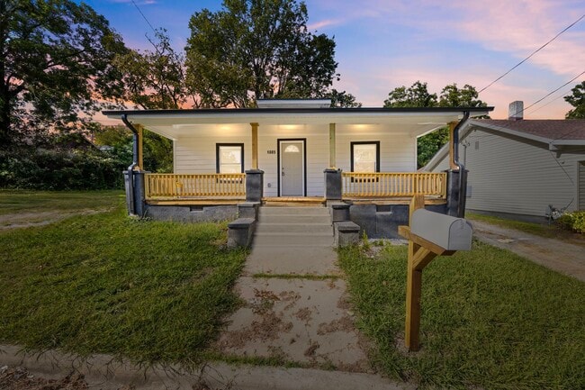 property at 1005 E Russell Ave