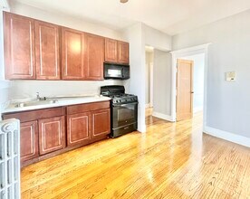 7133 N Ridge Blvd in Chicago, IL - Building Photo - Building Photo