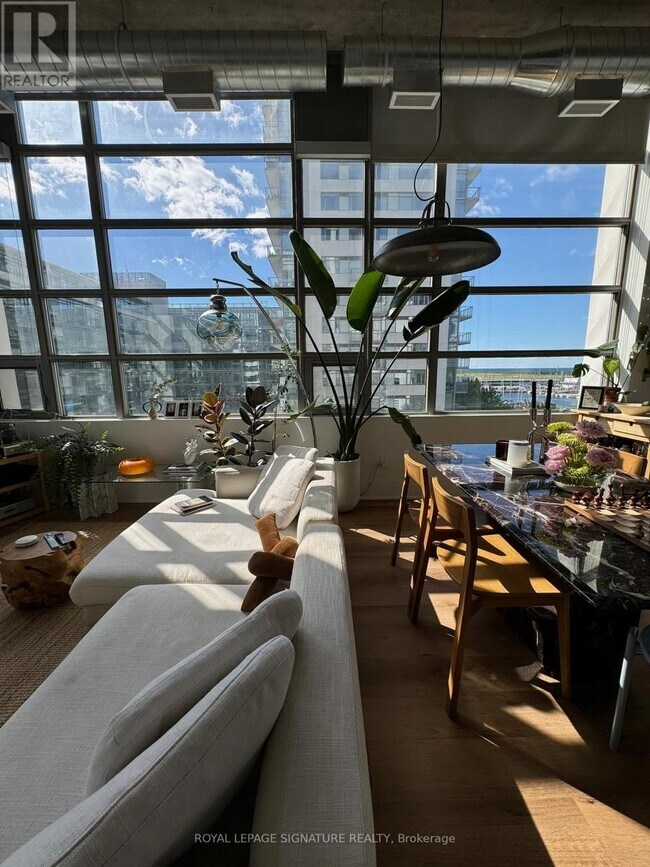 637 Lake Shore Blvd W in Toronto, ON - Building Photo - Building Photo