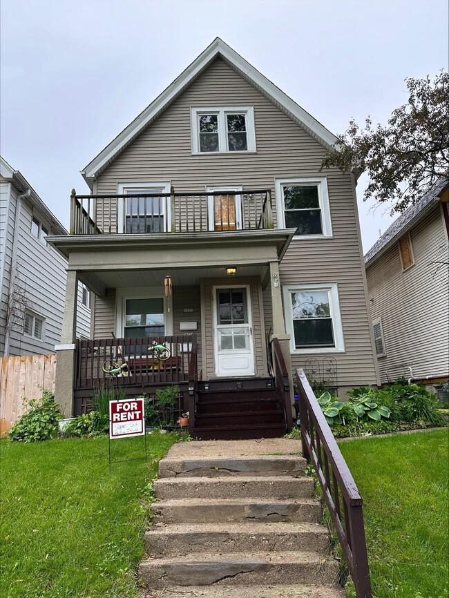 2622 N Newhall St, Unit Upper