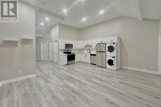 286 Talbot St in St Thomas, ON - Building Photo - Building Photo