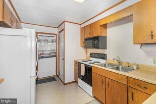 19 W 2nd St in Hummelstown, PA - Building Photo