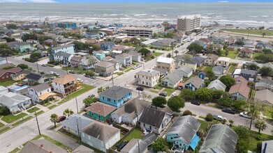 3306 Avenue R in Galveston, TX - Building Photo - Building Photo