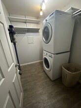 2439 Ronny Plz, Unit 2439 Ronny Place Unit 1 in Anchorage, AK - Foto de edificio - Building Photo