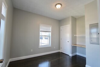 9 Dehon St, Unit 4 in Revere, MA - Foto de edificio - Building Photo