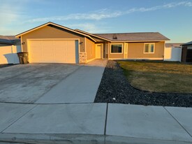 815 E Mt Baker St in Othello, WA - Building Photo