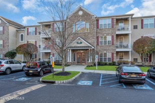 516 Sophee Ln in Lakewood, NJ - Building Photo