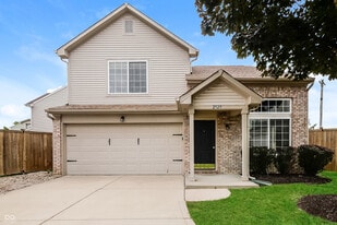 2525 Grand Fir Dr in Greenwood, IN - Building Photo