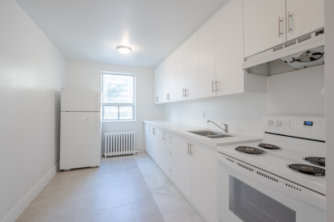 1524 Bathurst Street in Toronto, ON - Building Photo