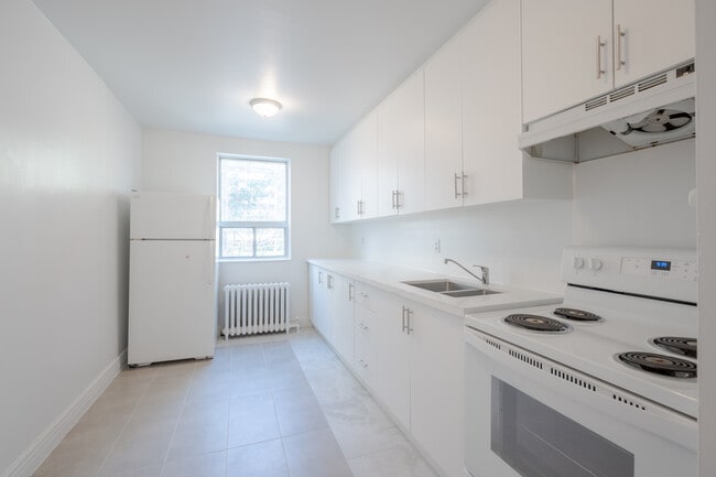 1524 Bathurst Street