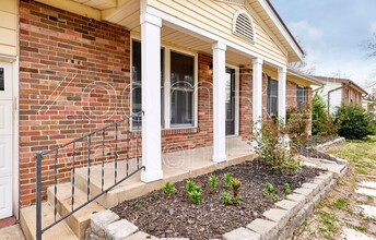 1942 Redwood Dr in Arnold, MO - Foto de edificio - Building Photo