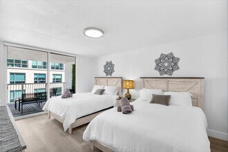 1 SE 12th St in Miami, FL - Building Photo - Building Photo