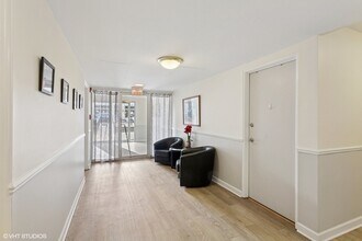 1136 Greenleaf Ave in Wilmette, IL - Building Photo - Building Photo