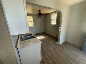 1518 Caldwell St in Mcmechen, WV - Foto de edificio - Building Photo