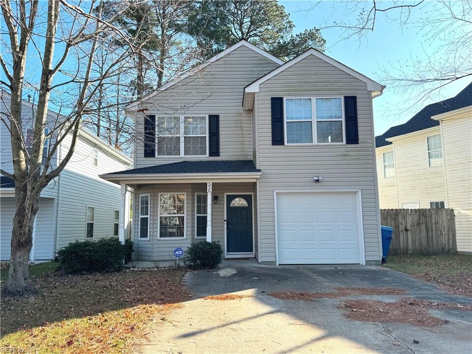 526 Barberton Dr in Virginia Beach, VA - Building Photo