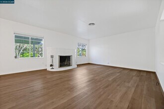 553 Miner Rd in Orinda, CA - Building Photo - Building Photo