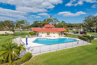 Villas Capri in Largo, FL - Building Photo - Building Photo