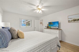 102 SE 40th St in Cape Coral, FL - Foto de edificio - Building Photo