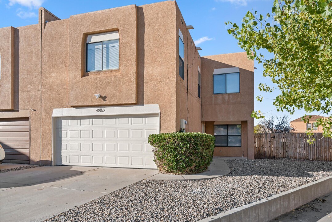 4952 Butte Pl NW in Albuquerque, NM - Building Photo