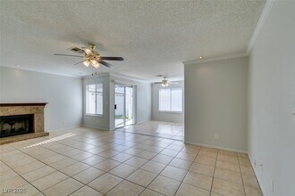 6391 Chisos Dr in Las Vegas, NV - Building Photo - Building Photo
