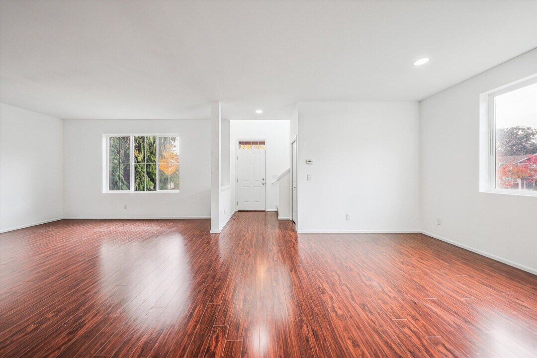 2028 E Harper St in Tacoma, WA - Building Photo