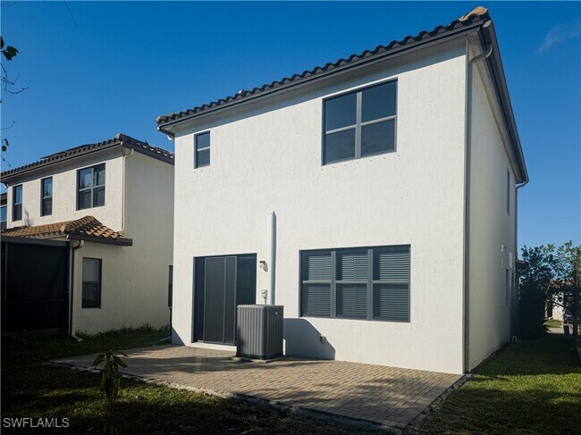 8923 Madrid Cir in Naples, FL - Building Photo - Building Photo